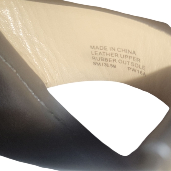 Michael Kors Black Leather Hamilton Women's Sandals with Gold MK Locket 8M/38.5 - Picture 6 of 11